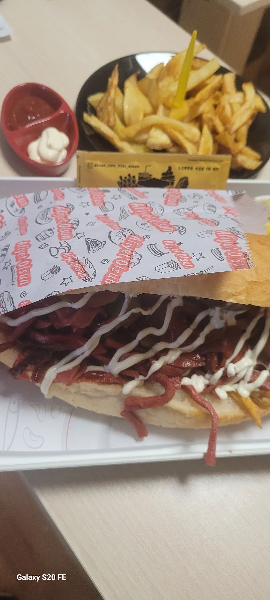 Akçam Cafe. Tost-Kumru