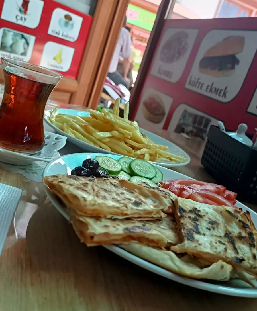 Akçam Cafe. Tost-Kumru