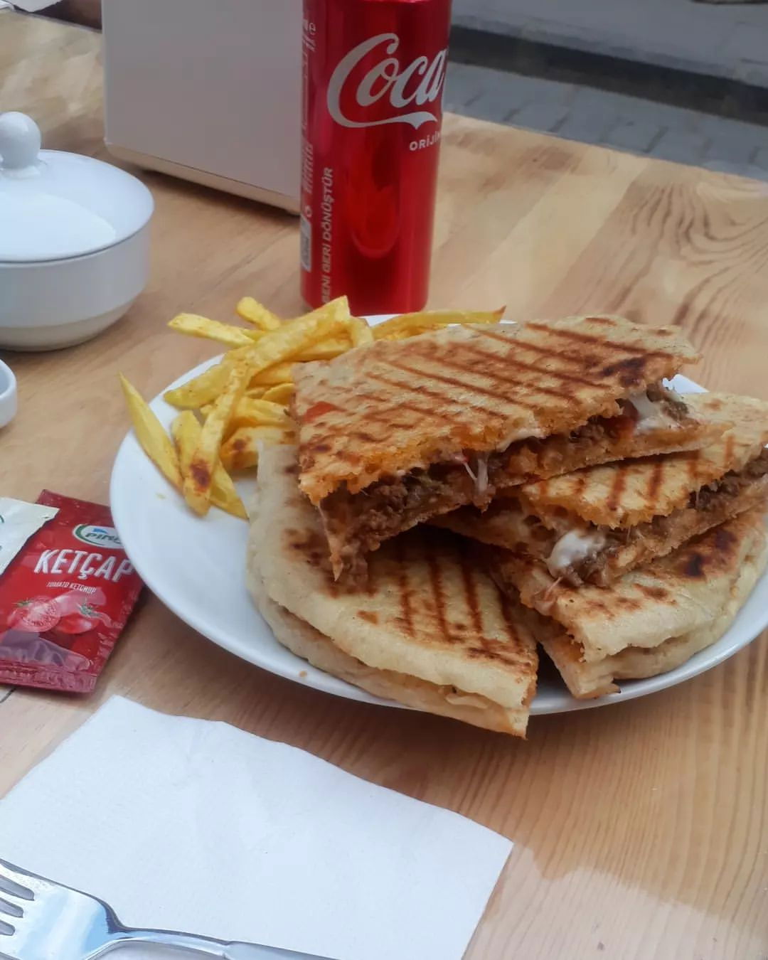 Akçam Cafe. Tost-Kumru