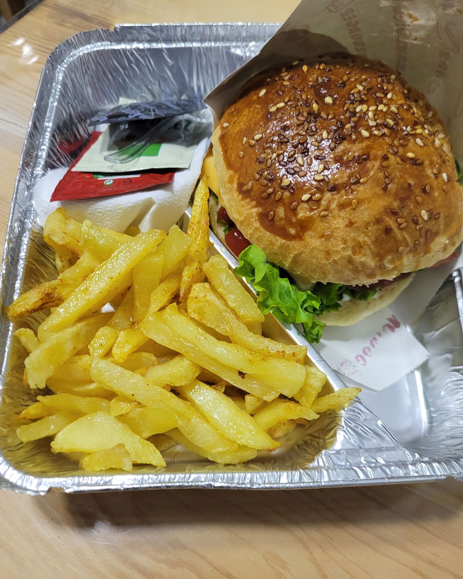 Akçam Cafe. Tost-Kumru