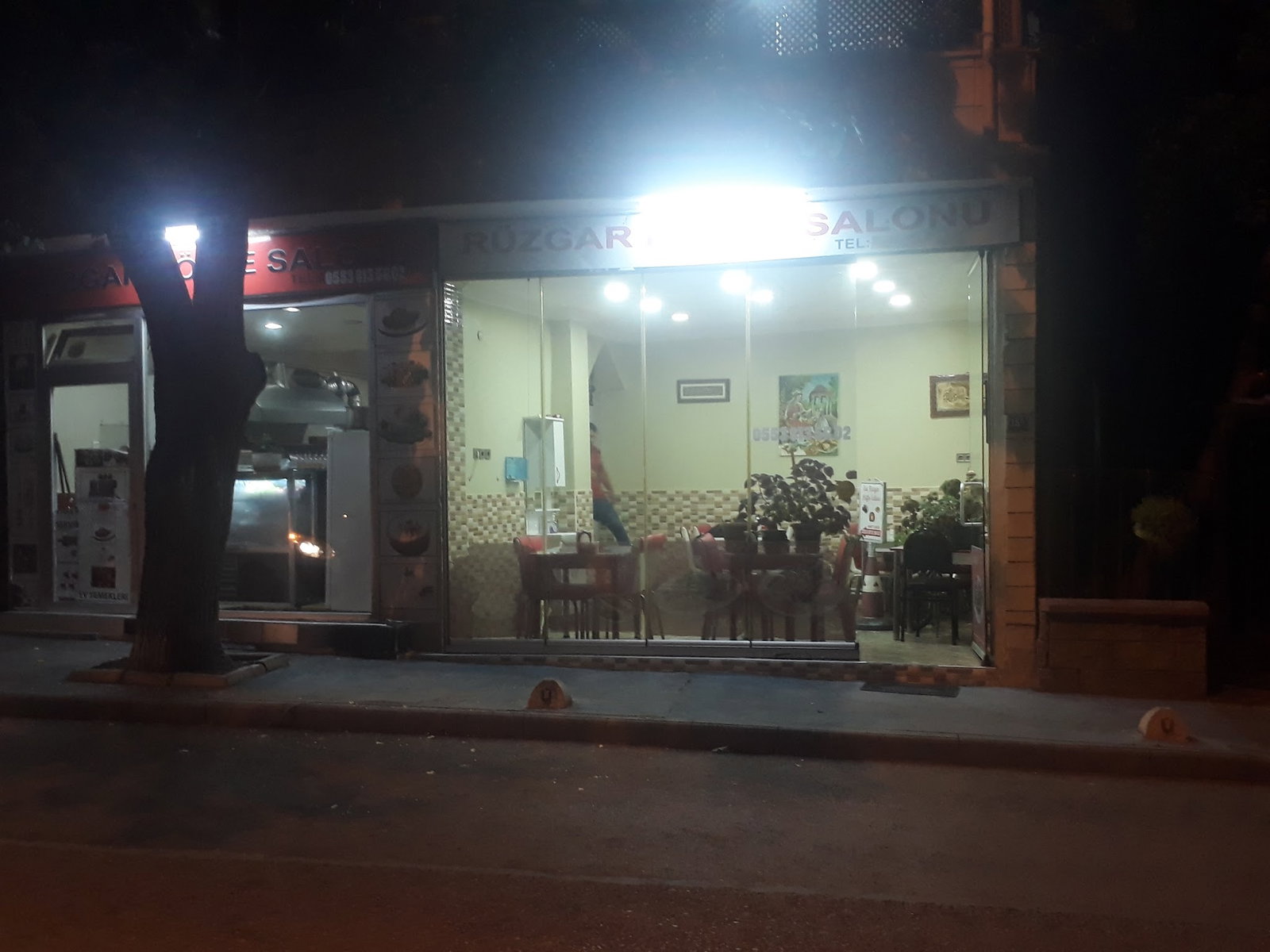 Rüzgar Köfte Salonu