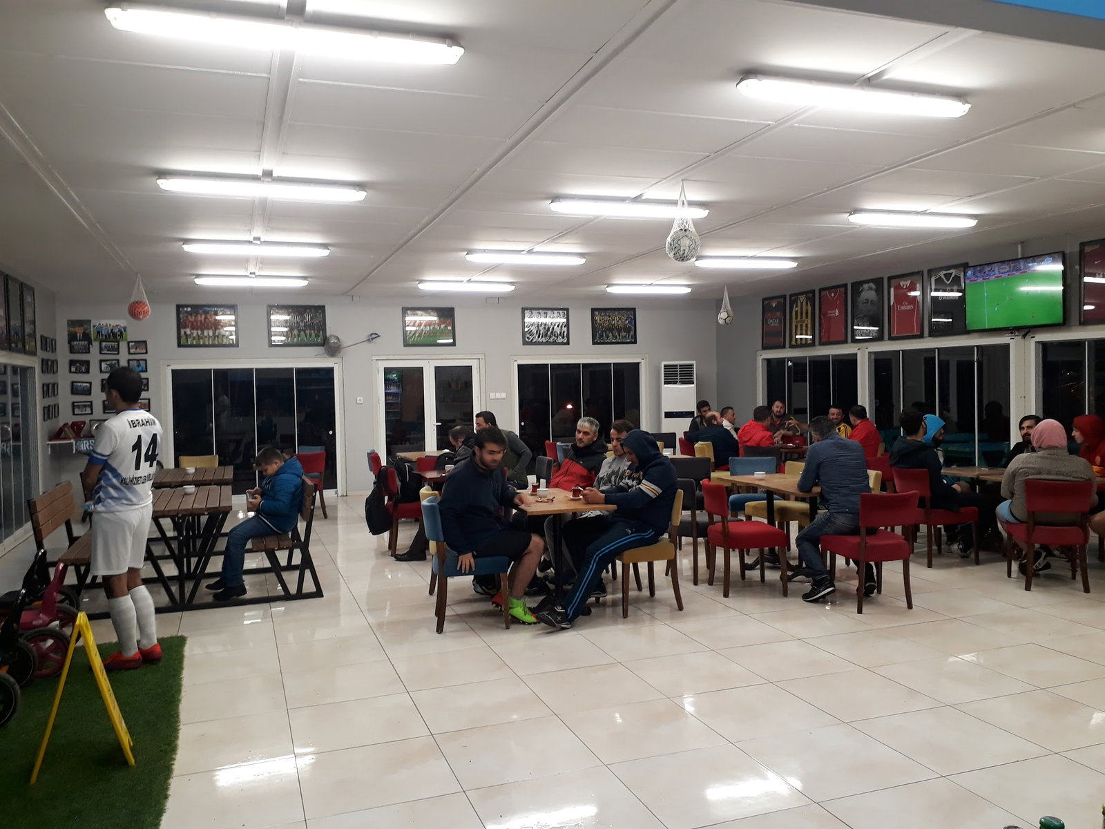 Öncü Halı Saha & Cafe