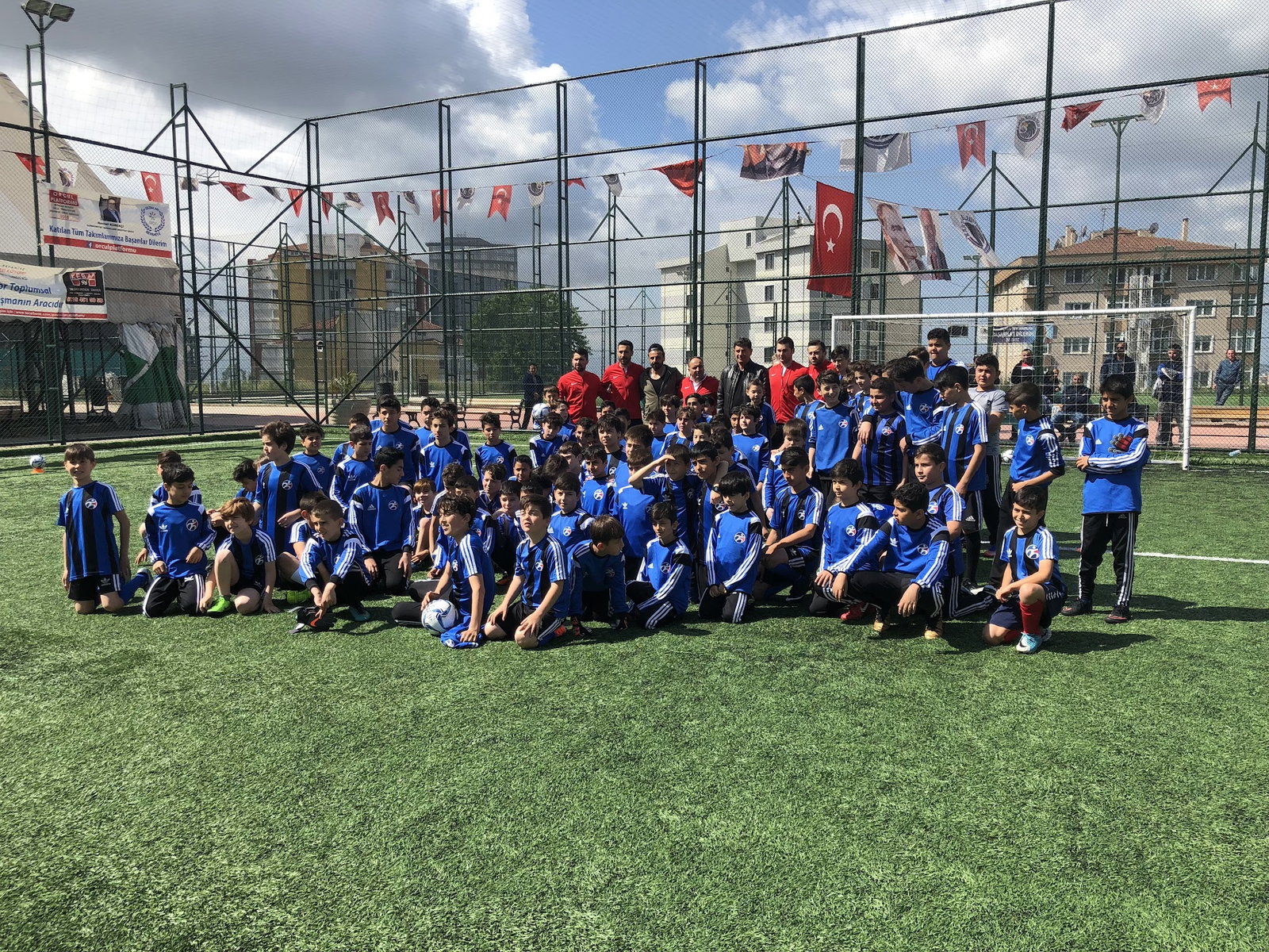 Öncü Halı Saha & Cafe