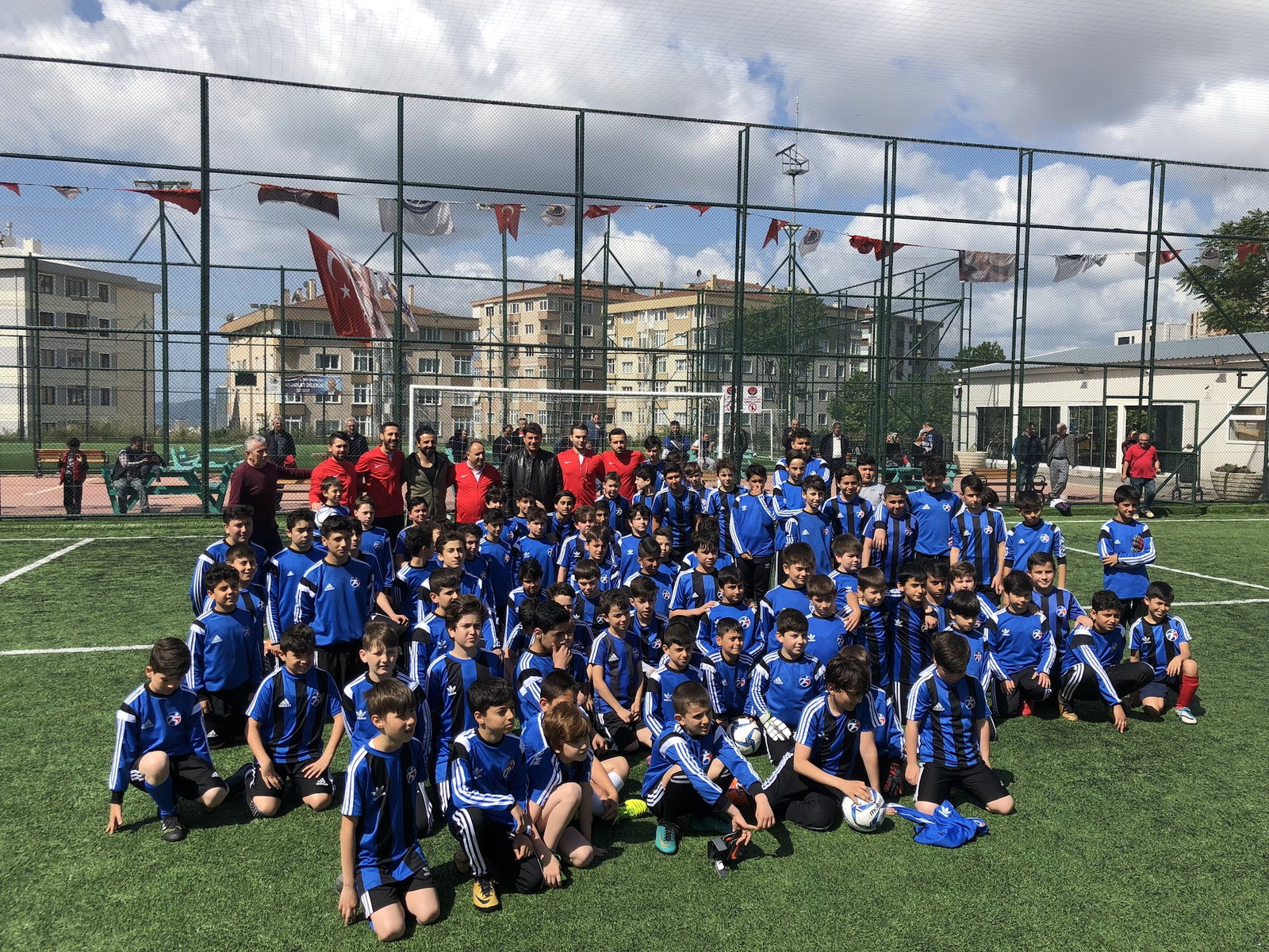 Öncü Halı Saha & Cafe