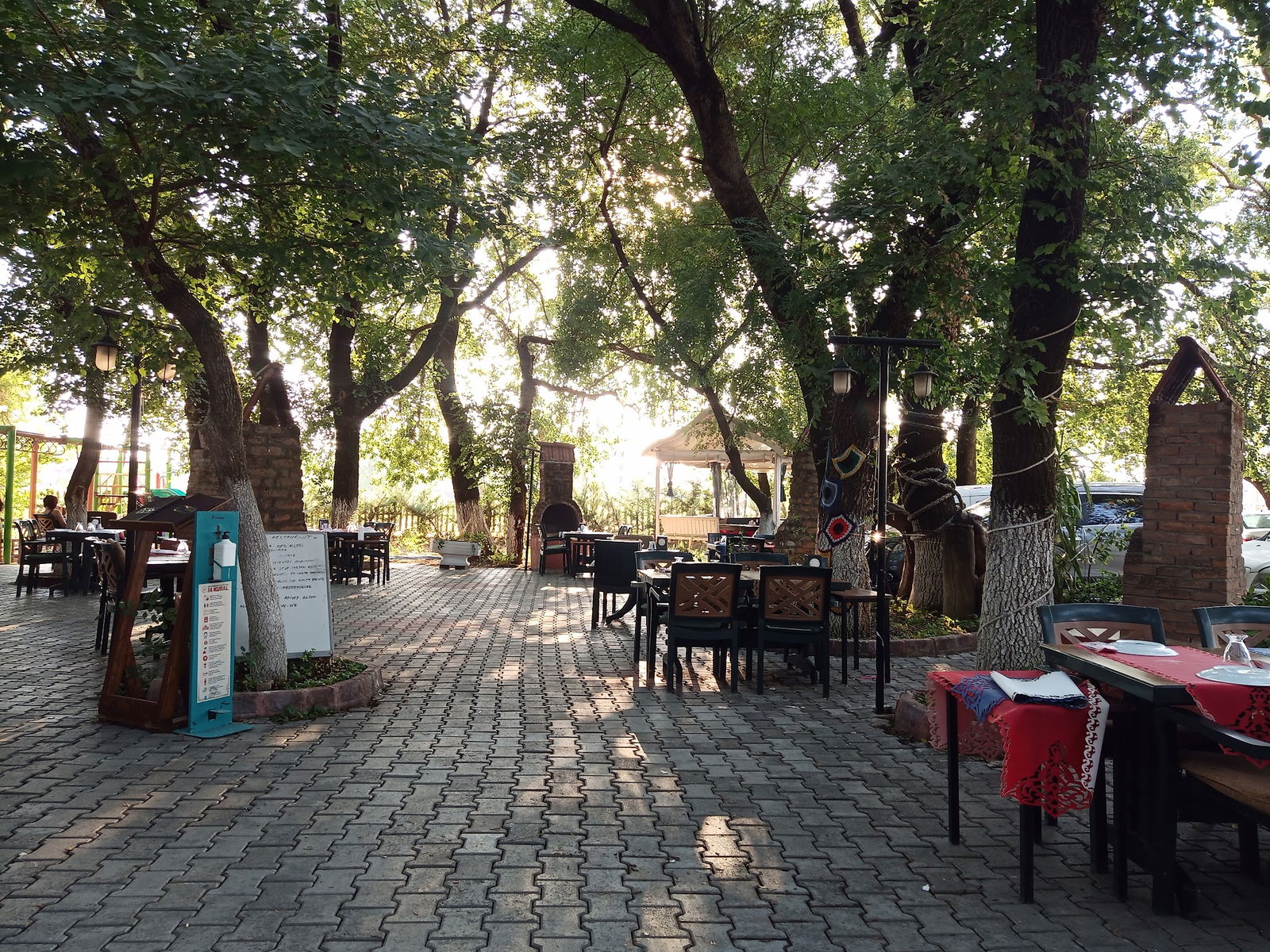 Çınar Restaurant Ve Kır Bahçesi