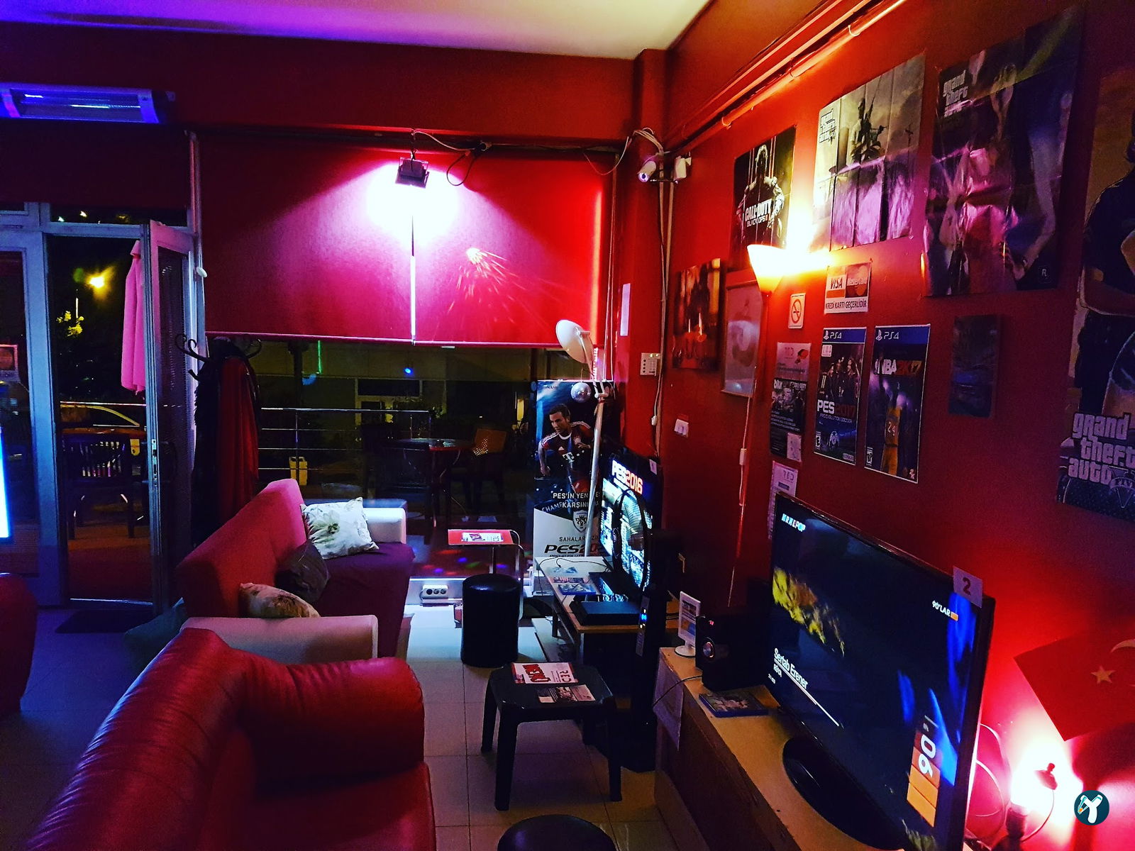 Red Playstation Cafe Ps5 Pro & Xbox