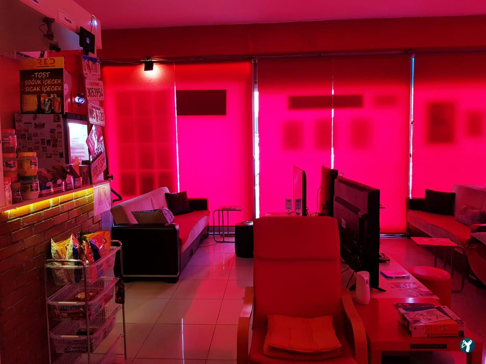 Red Playstation Cafe Ps5 Pro & Xbox