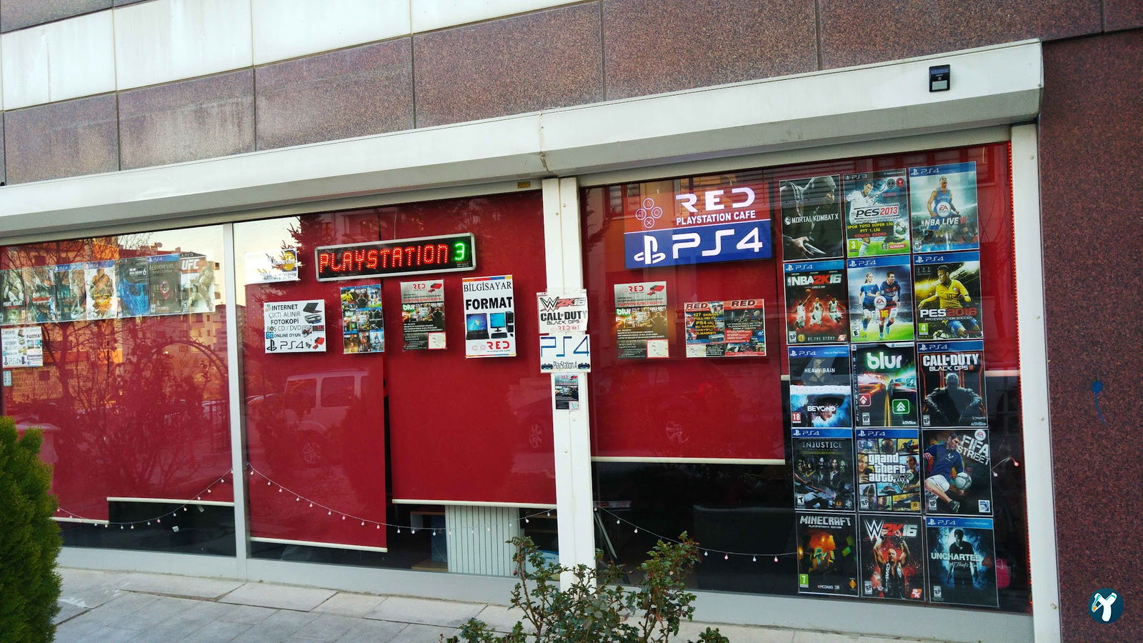 Red Playstation Cafe Ps5 Pro & Xbox