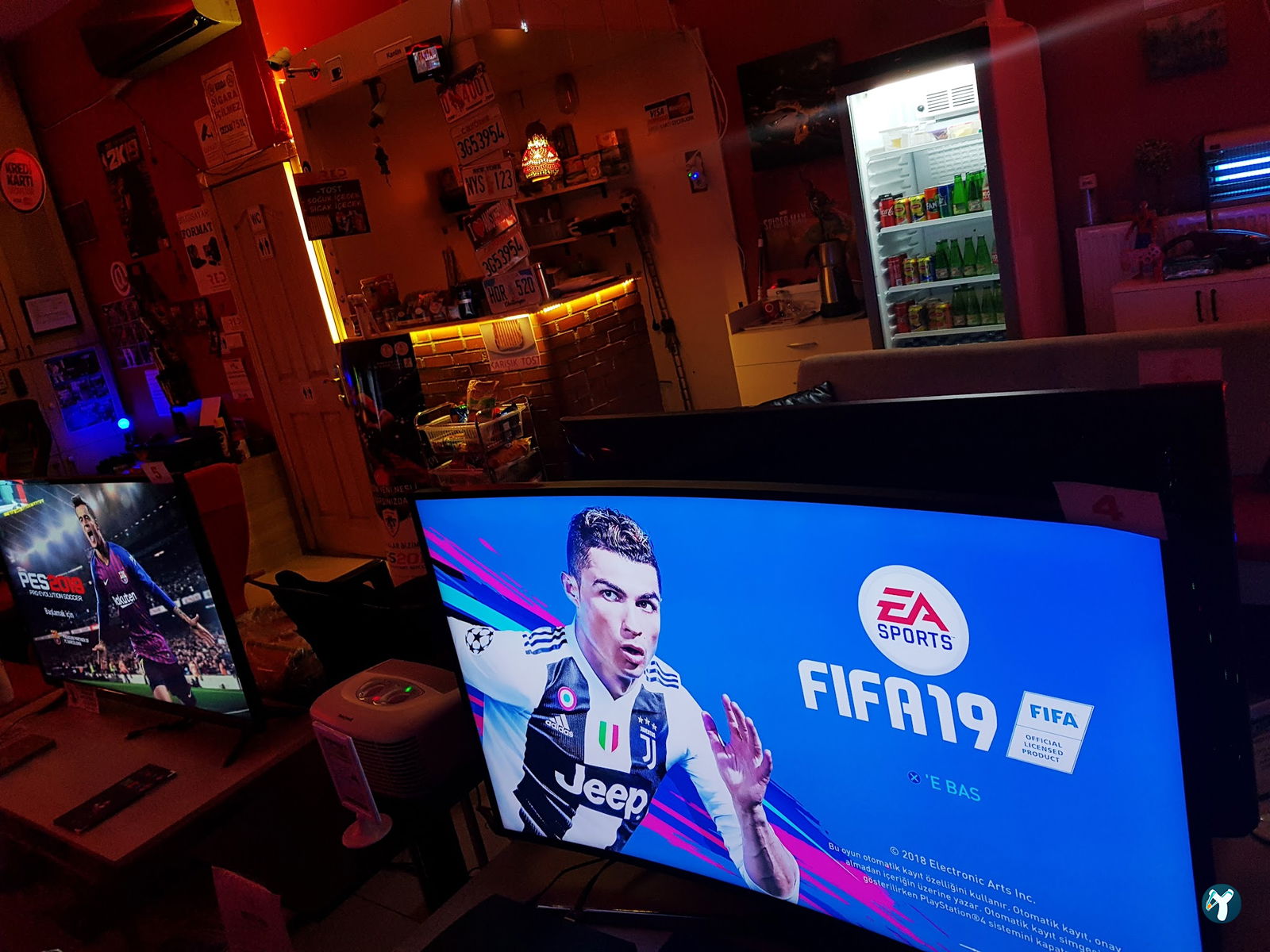 Red Playstation Cafe Ps5 Pro & Xbox