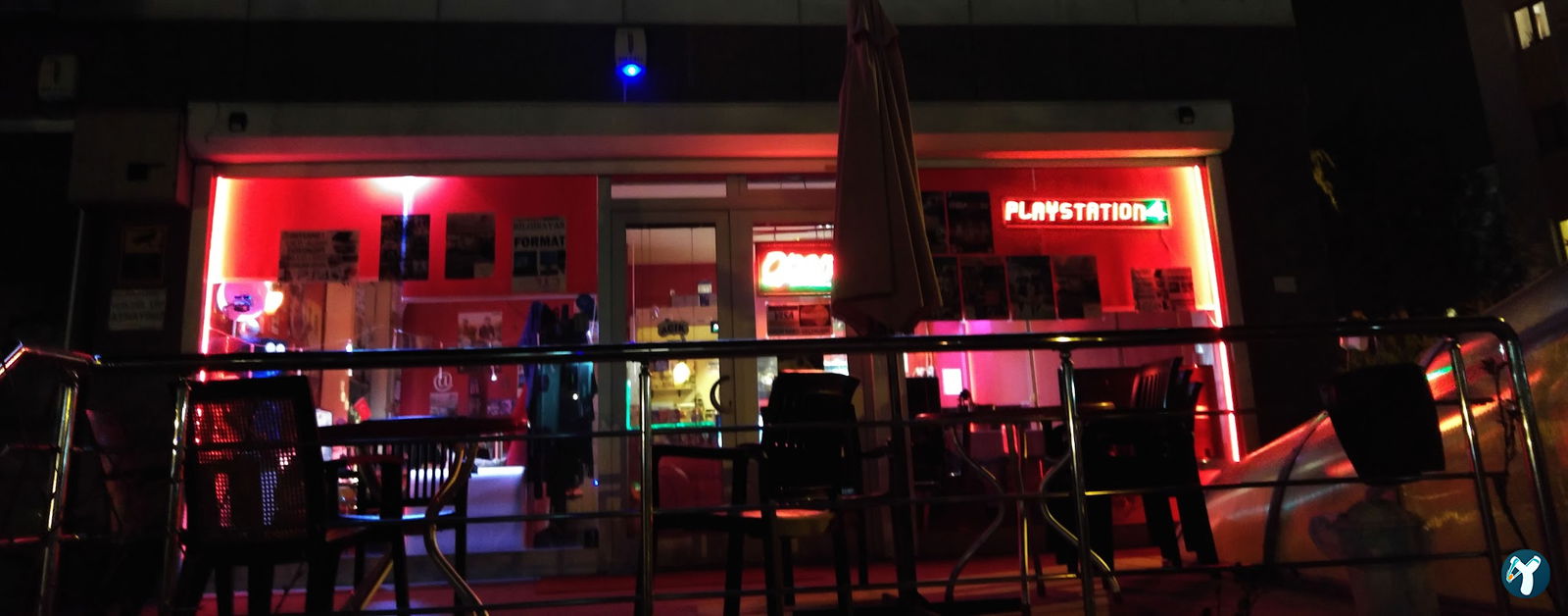 Red Playstation Cafe Ps5 Pro & Xbox
