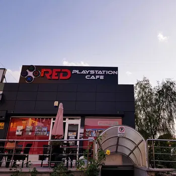 Red Playstation Cafe Ps5 Pro & Xbox resimleri