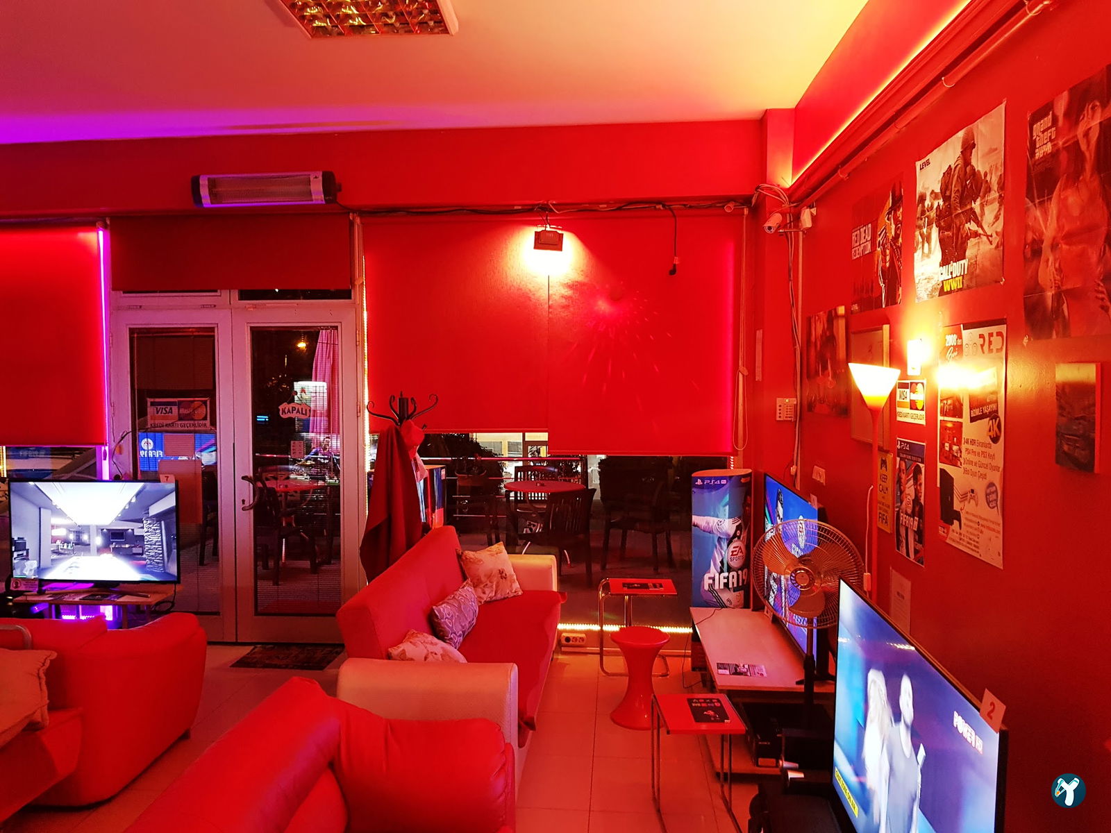 Red Playstation Cafe Ps5 Pro & Xbox