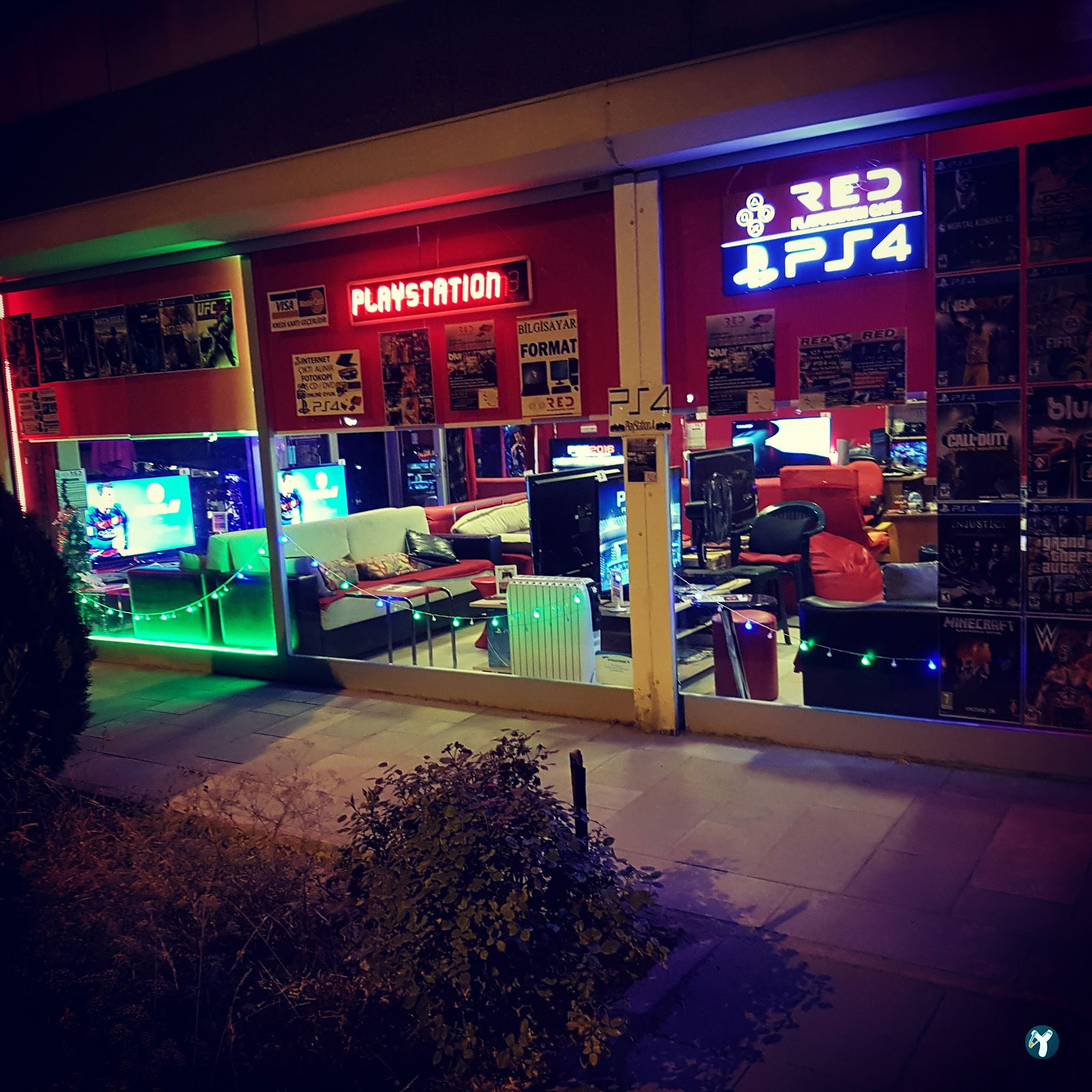 Red Playstation Cafe Ps5 Pro & Xbox