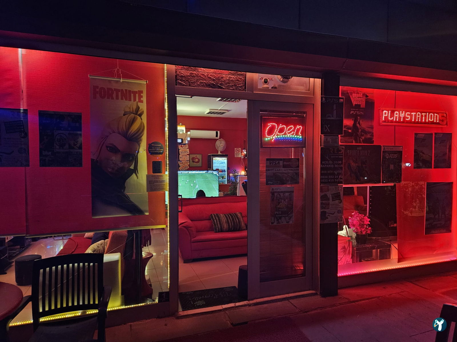 Red Playstation Cafe Ps5 Pro & Xbox
