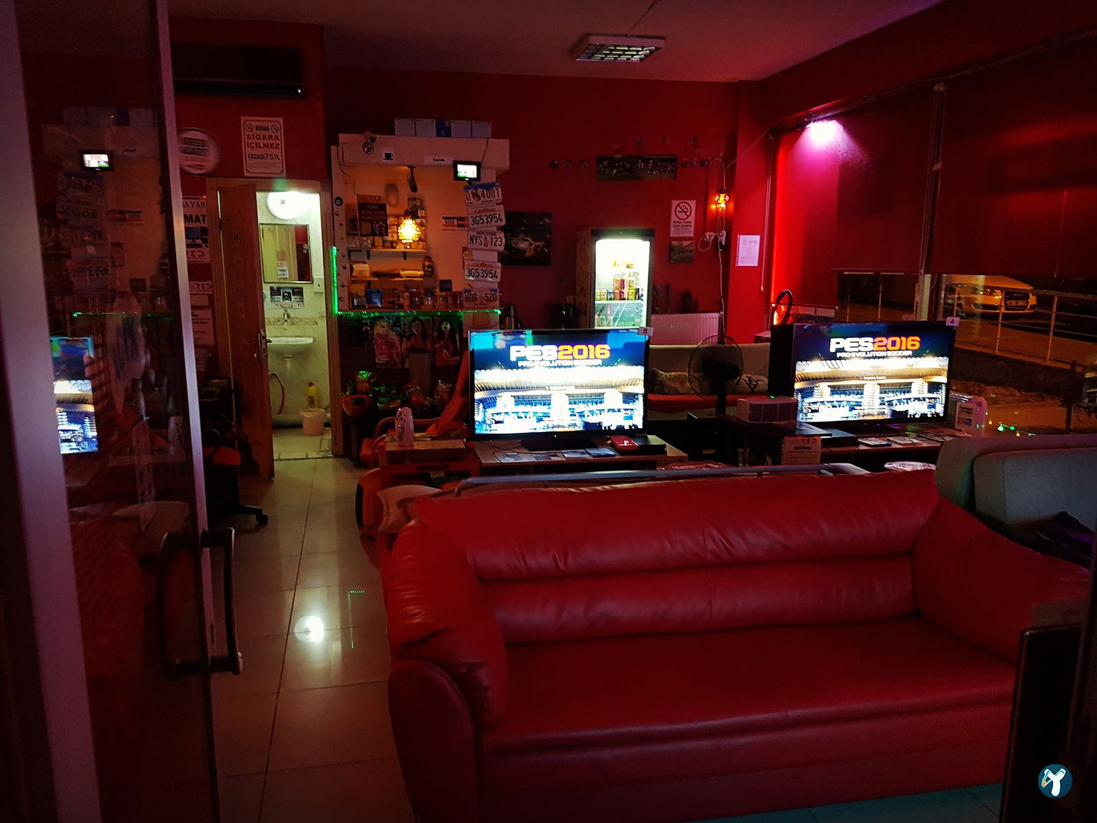 Red Playstation Cafe Ps5 Pro & Xbox