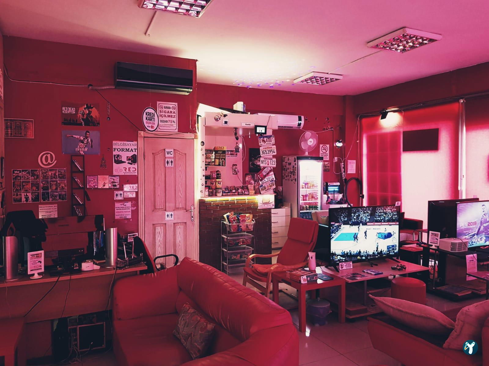 Red Playstation Cafe Ps5 Pro & Xbox
