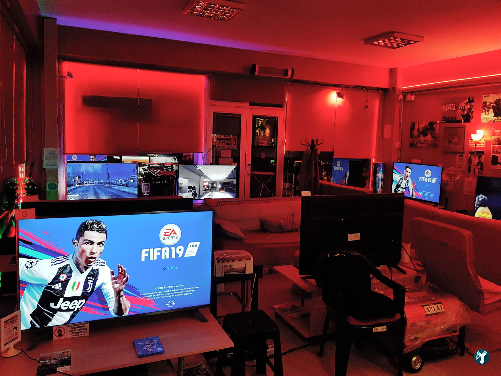 Red Playstation Cafe Ps5 Pro & Xbox