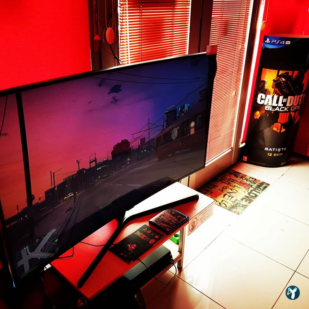 Red Playstation Cafe Ps5 Pro & Xbox