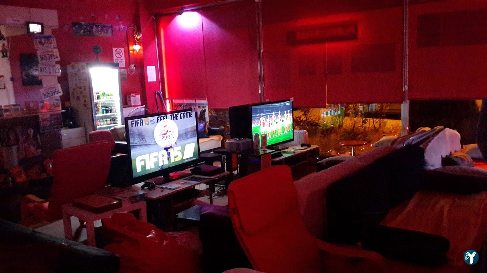 Red Playstation Cafe Ps5 Pro & Xbox