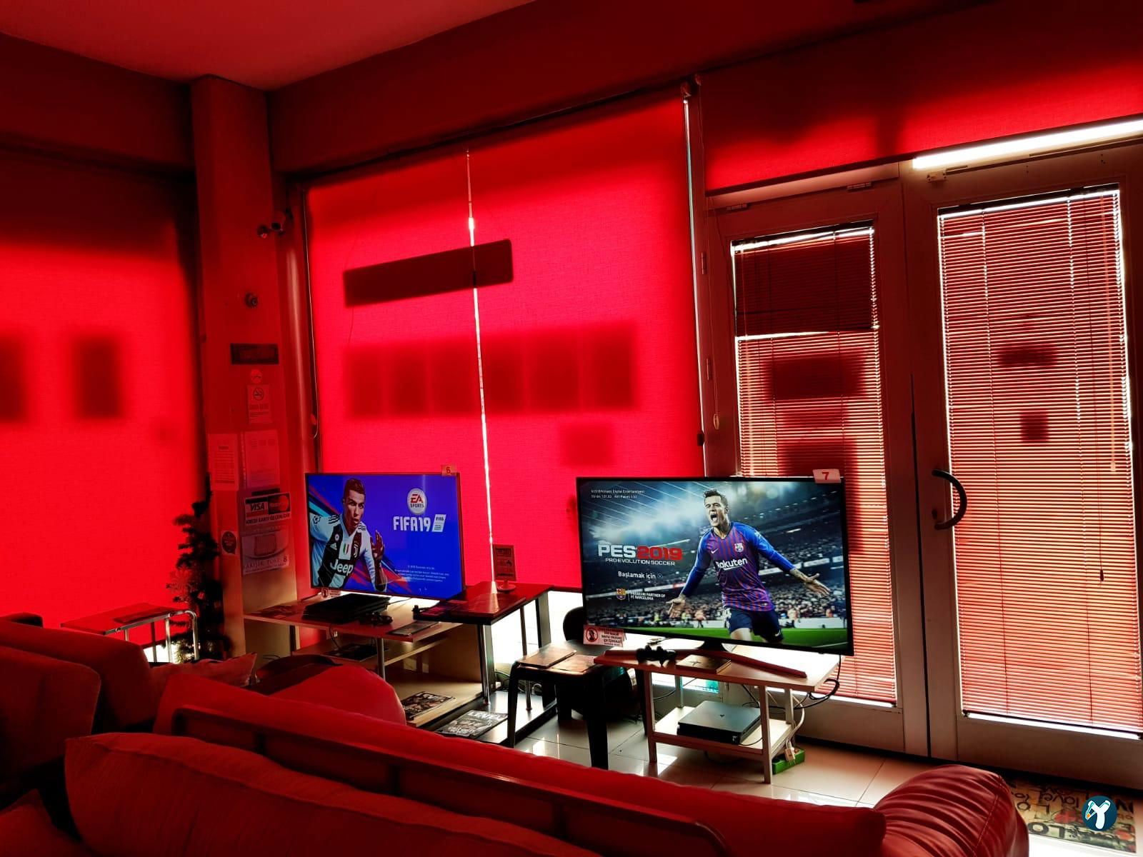 Red Playstation Cafe Ps5 Pro & Xbox