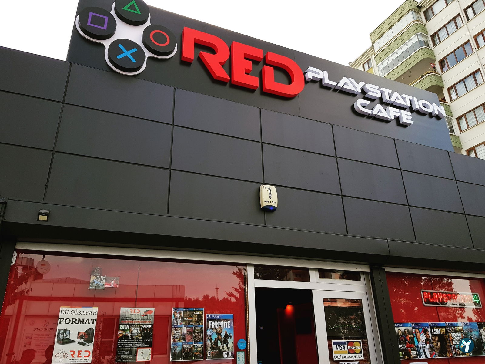 Red Playstation Cafe Ps5 Pro & Xbox