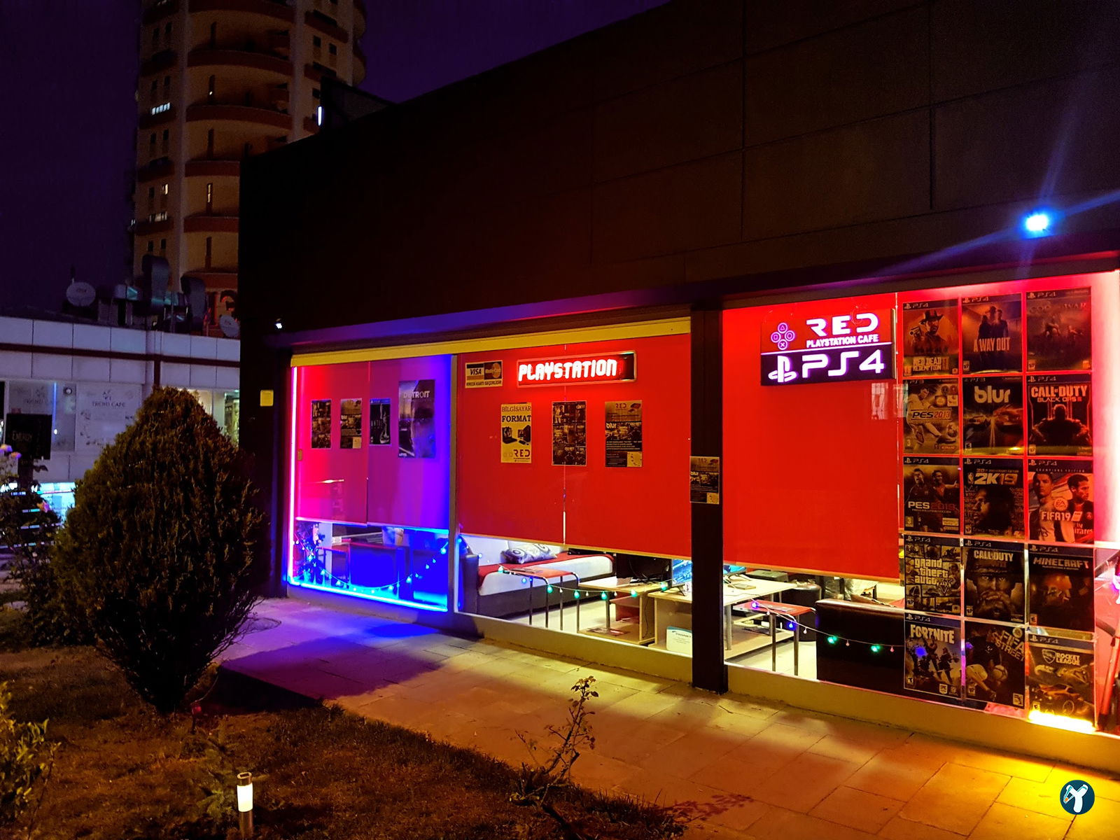 Red Playstation Cafe Ps5 Pro & Xbox