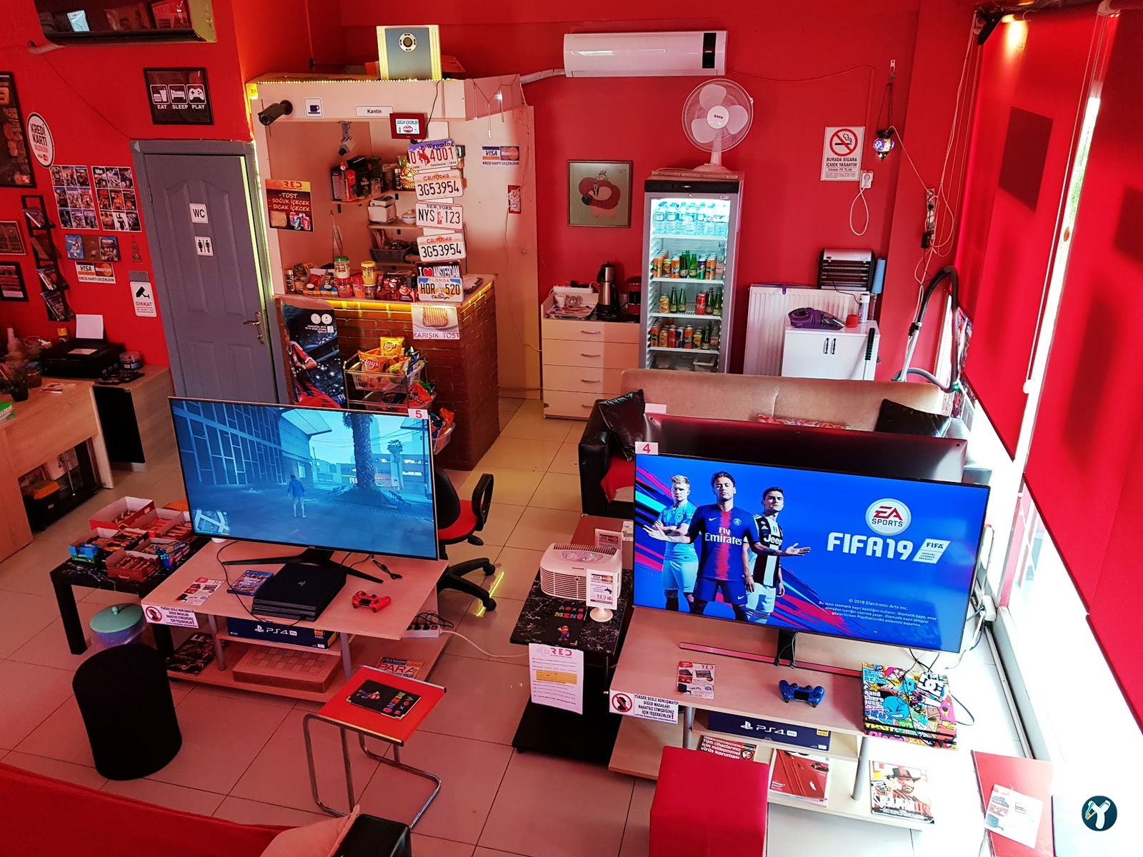 Red Playstation Cafe Ps5 Pro & Xbox