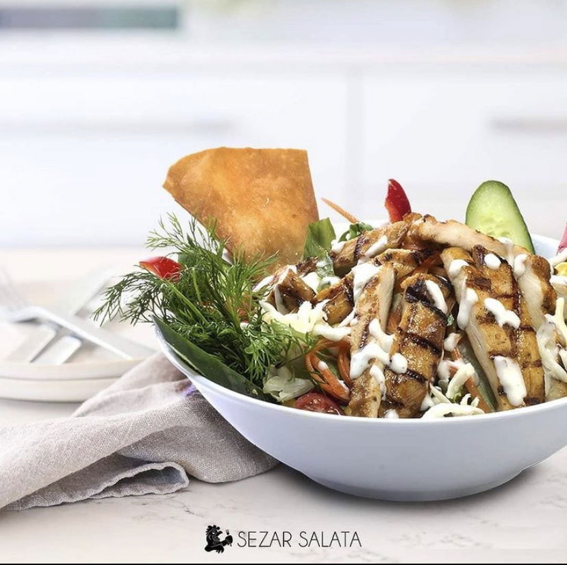 Çatal'Da Tavuk Bayraklı