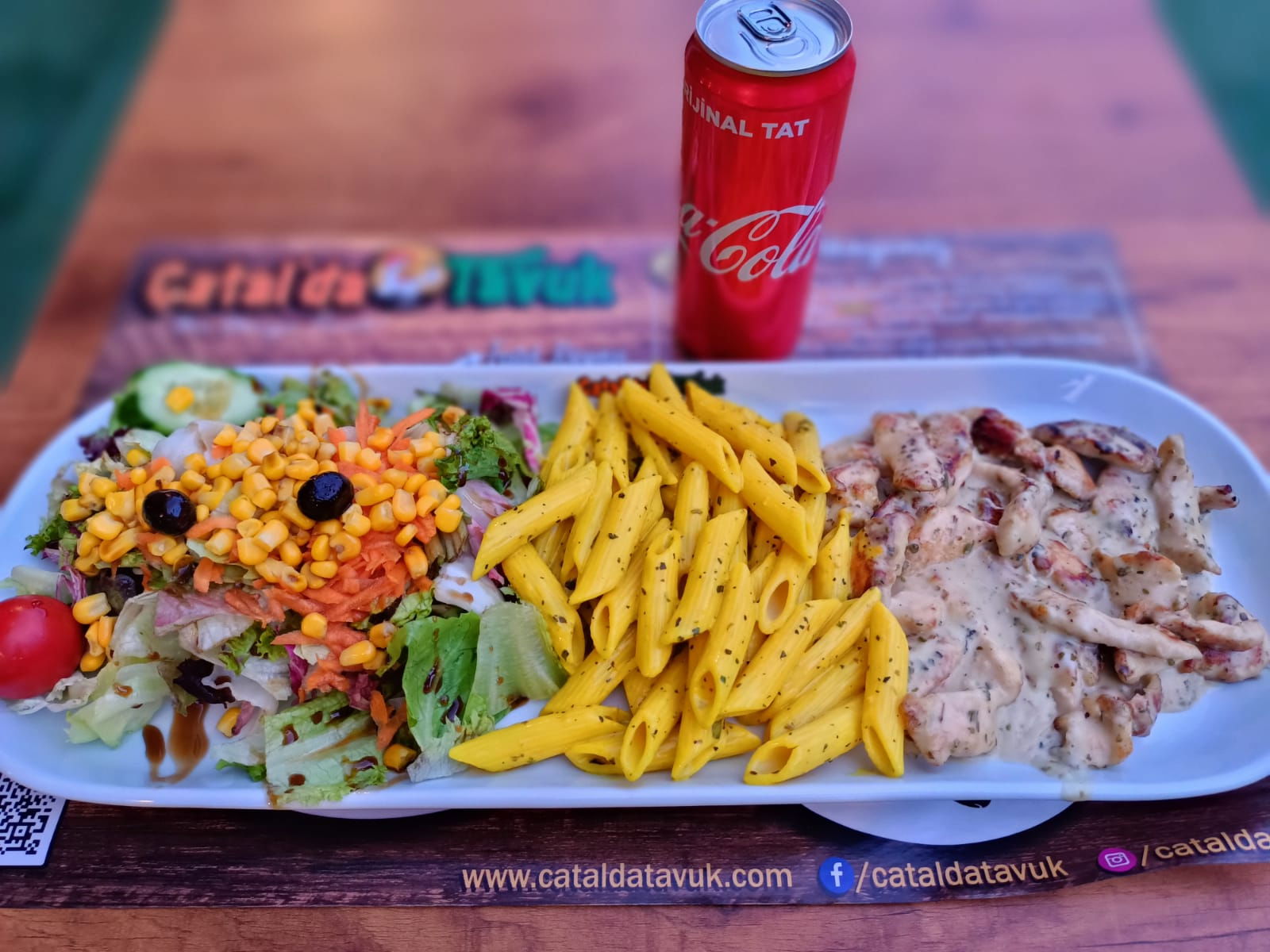 Çatal'Da Tavuk Bayraklı