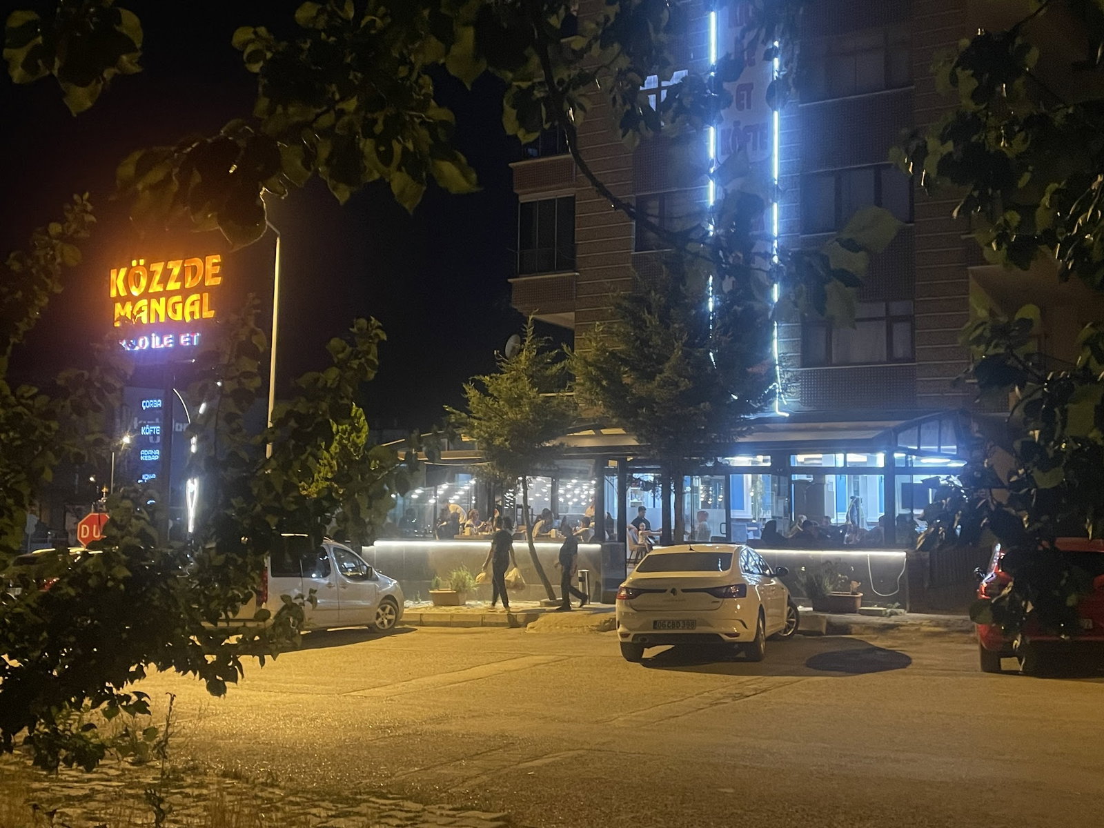 Hüseyin Usta”Közzde Mangal