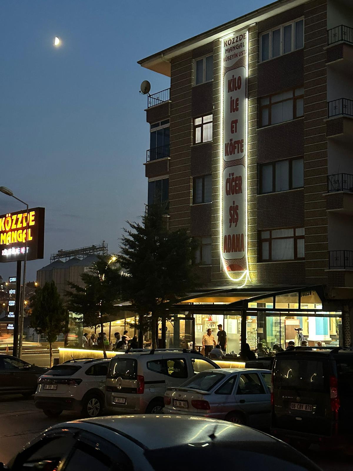 Hüseyin Usta”Közzde Mangal