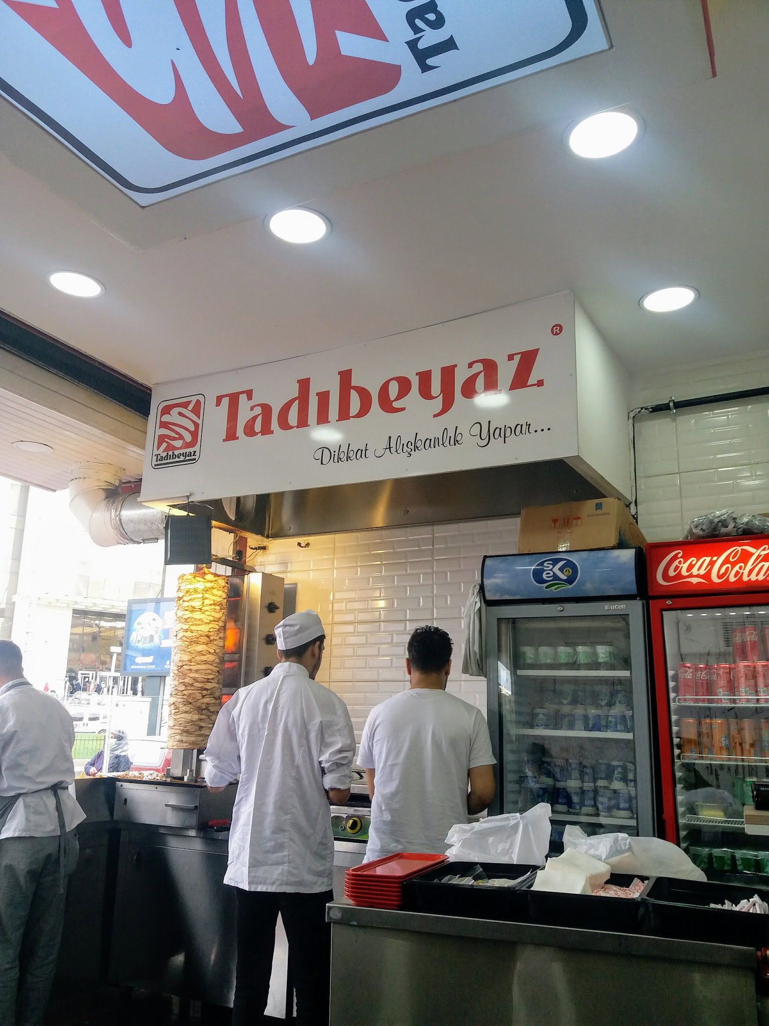 Tadi Beyaz Döner (Zeyti̇nburnu)