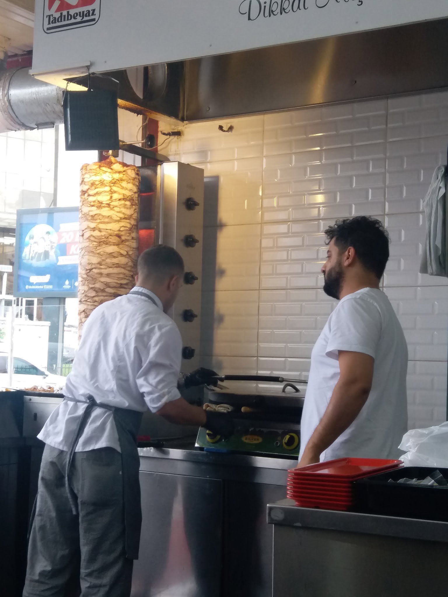 Tadi Beyaz Döner (Zeyti̇nburnu)