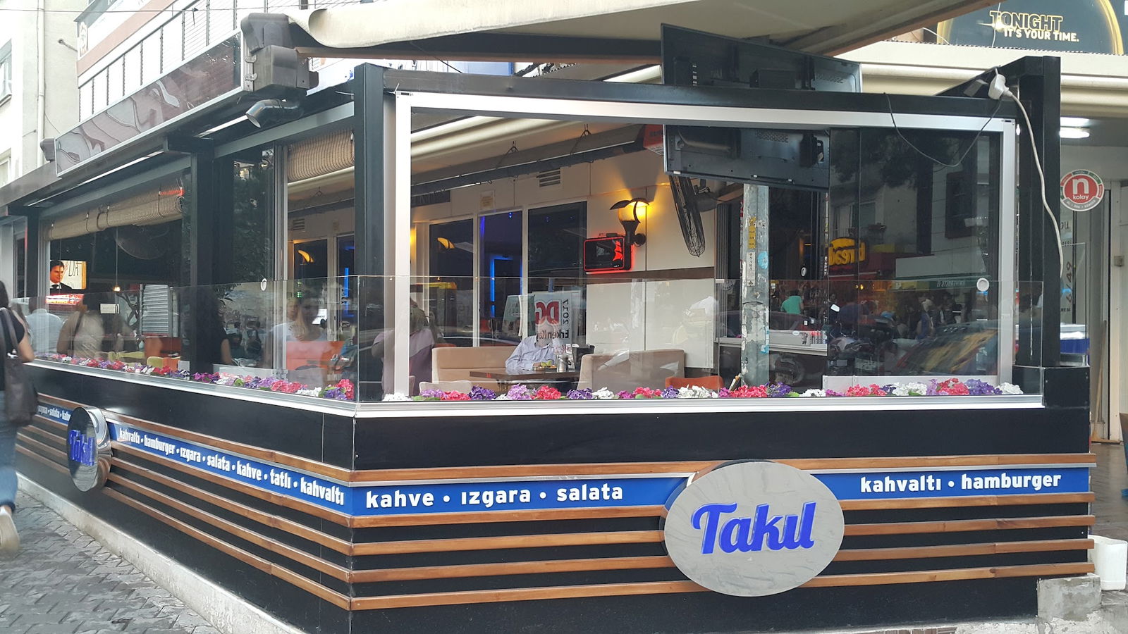 Takıl Cafe Ve Bar | Bornova Bar | Bornova Alkollü Mekan | Bornova Eğlenceli Mekan | Bornova Cafe