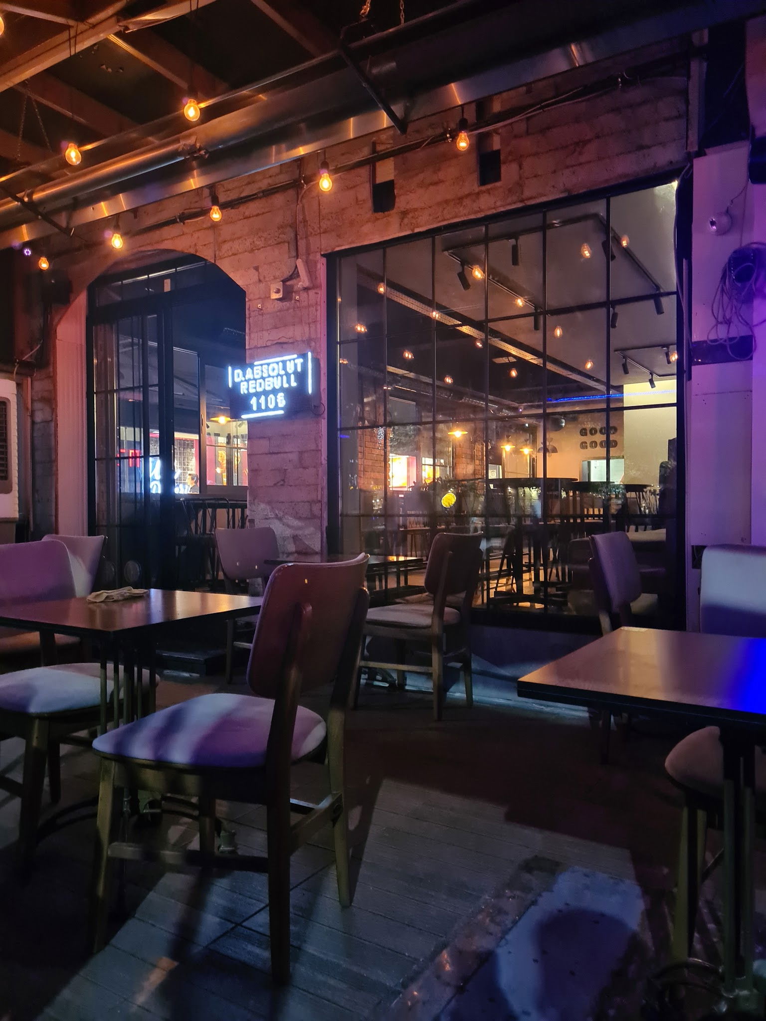 Takıl Cafe Ve Bar | Bornova Bar | Bornova Alkollü Mekan | Bornova Eğlenceli Mekan | Bornova Cafe