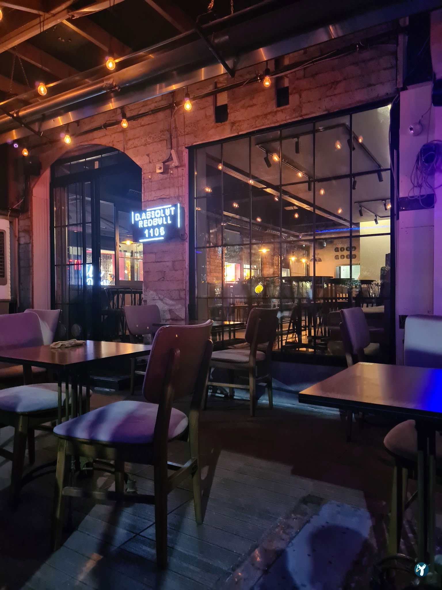 Takıl Cafe Ve Bar | Bornova Bar | Bornova Alkollü Mekan | Bornova Eğlenceli Mekan | Bornova Cafe