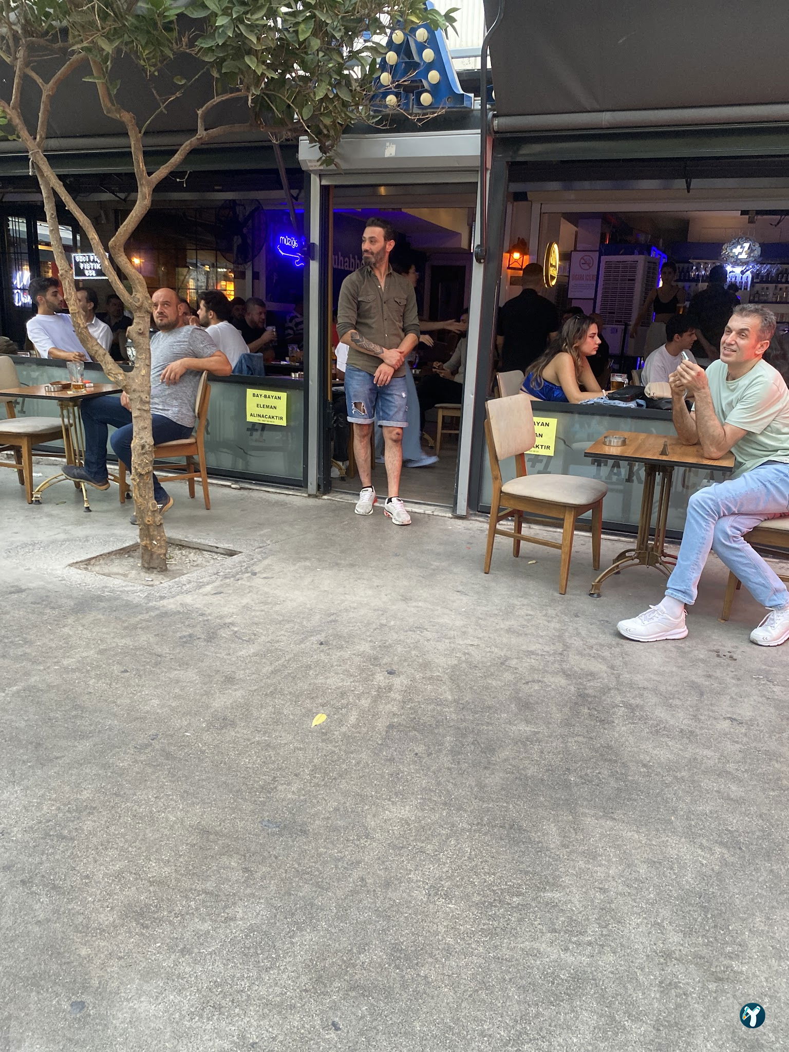 Takıl Cafe Ve Bar | Bornova Bar | Bornova Alkollü Mekan | Bornova Eğlenceli Mekan | Bornova Cafe