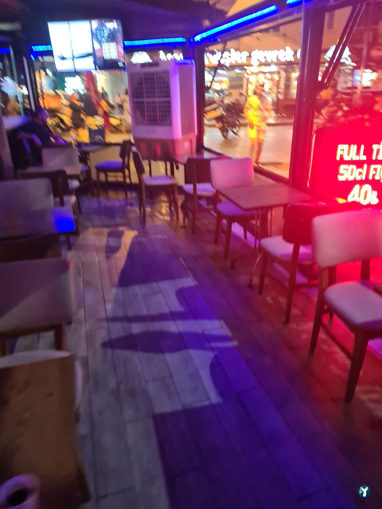 Takıl Cafe Ve Bar | Bornova Bar | Bornova Alkollü Mekan | Bornova Eğlenceli Mekan | Bornova Cafe
