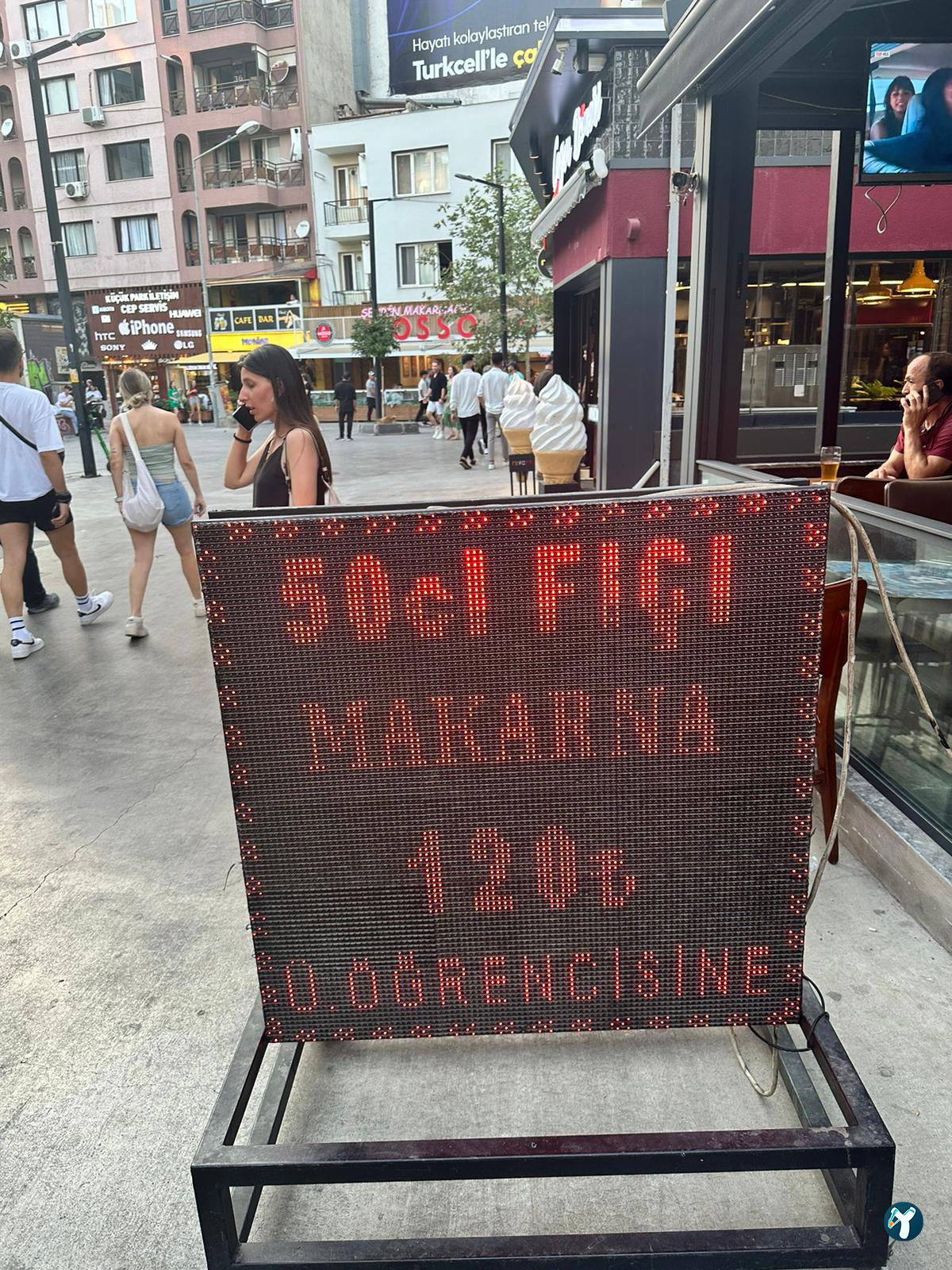Takıl Cafe Ve Bar | Bornova Bar | Bornova Alkollü Mekan | Bornova Eğlenceli Mekan | Bornova Cafe