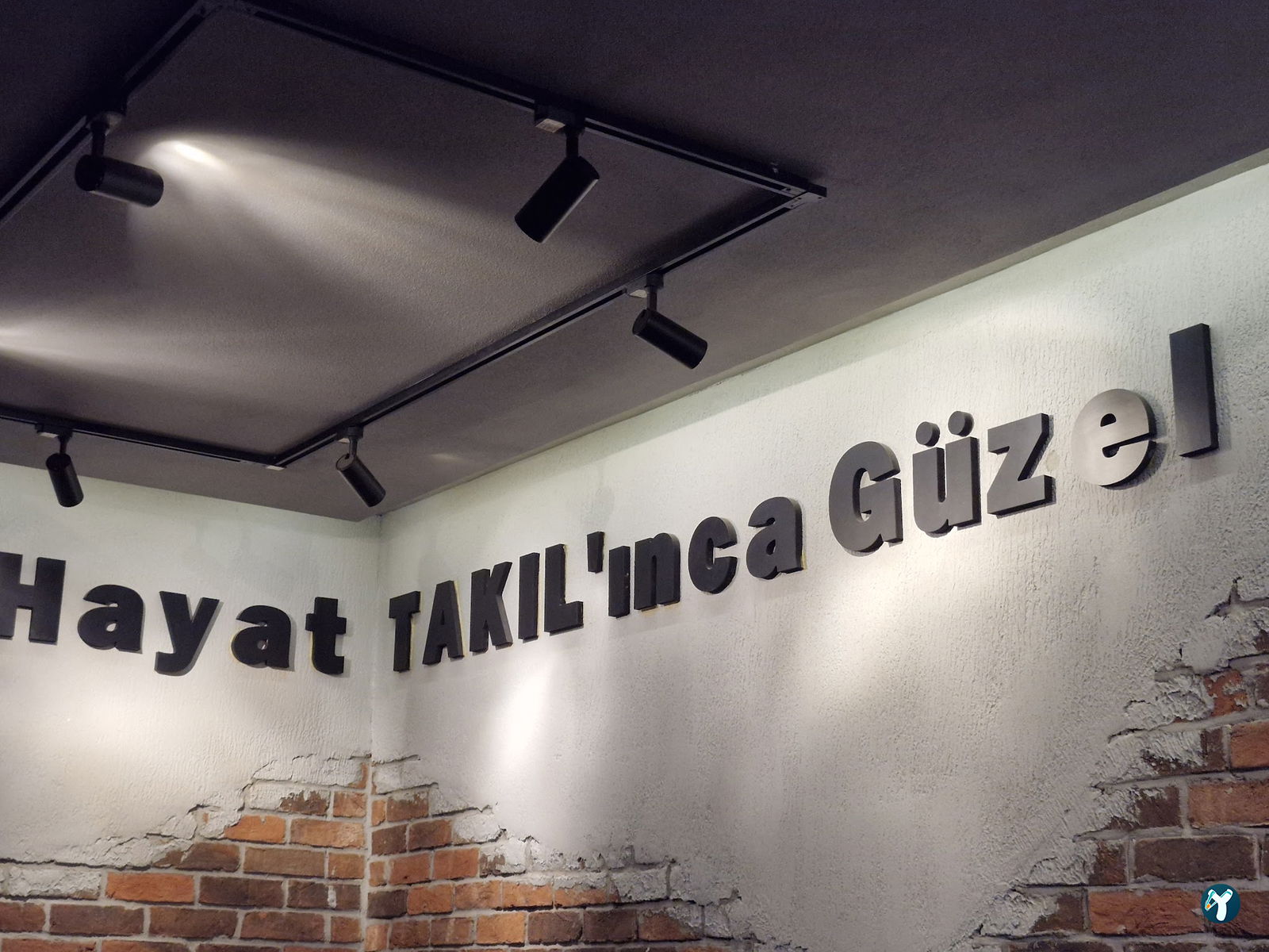 Takıl Cafe Ve Bar | Bornova Bar | Bornova Alkollü Mekan | Bornova Eğlenceli Mekan | Bornova Cafe