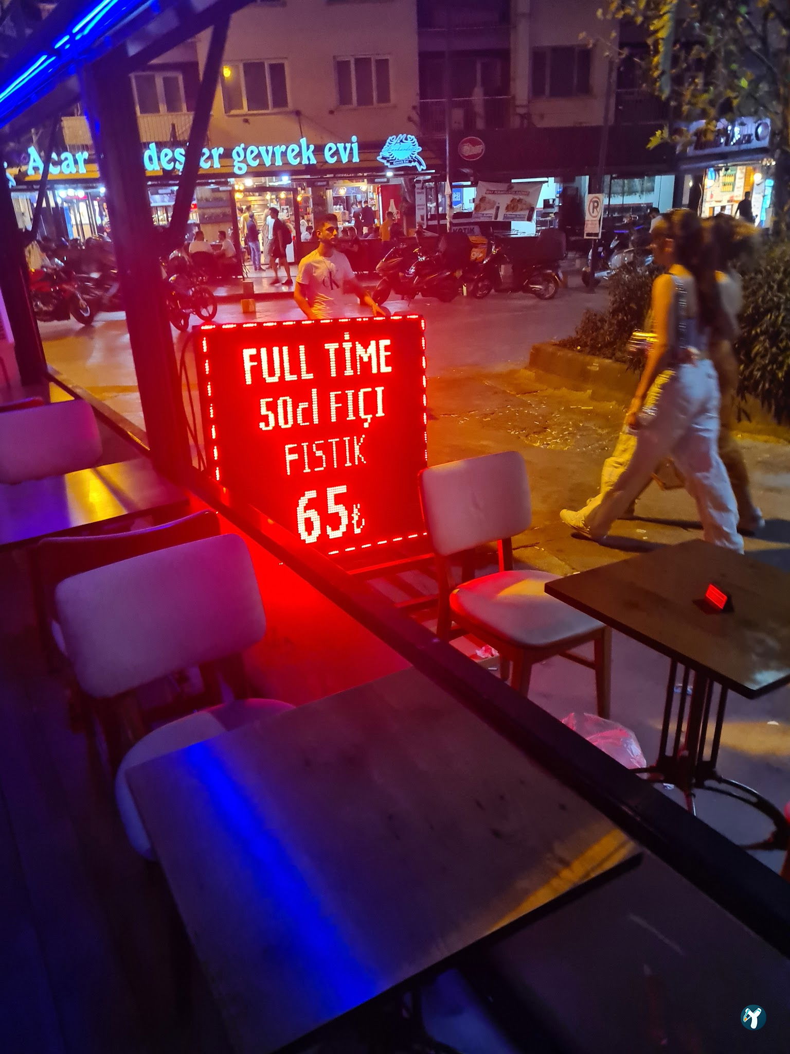 Takıl Cafe Ve Bar | Bornova Bar | Bornova Alkollü Mekan | Bornova Eğlenceli Mekan | Bornova Cafe