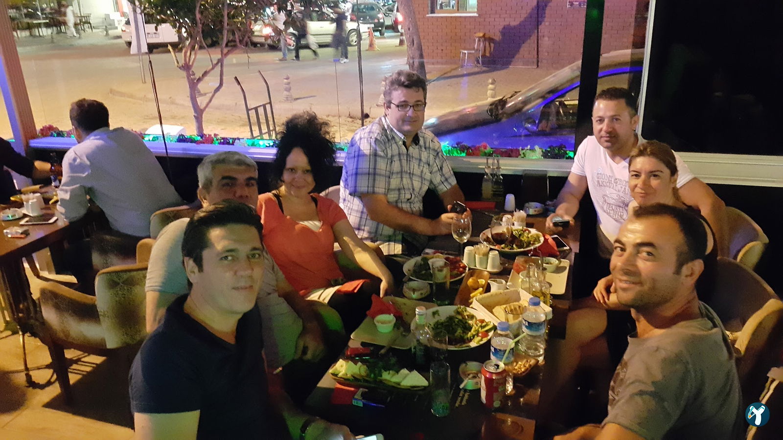 Takıl Cafe Ve Bar | Bornova Bar | Bornova Alkollü Mekan | Bornova Eğlenceli Mekan | Bornova Cafe