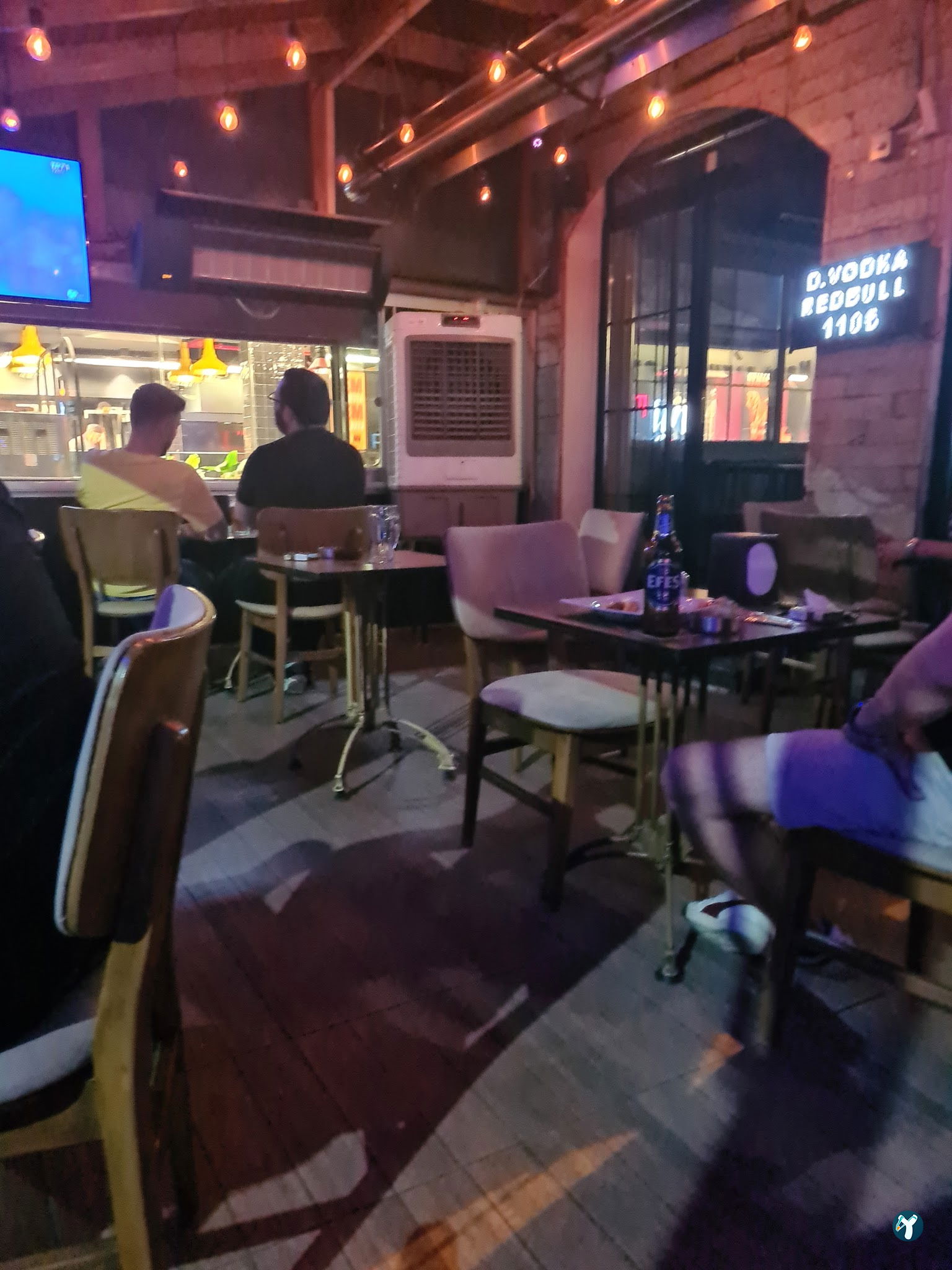Takıl Cafe Ve Bar | Bornova Bar | Bornova Alkollü Mekan | Bornova Eğlenceli Mekan | Bornova Cafe
