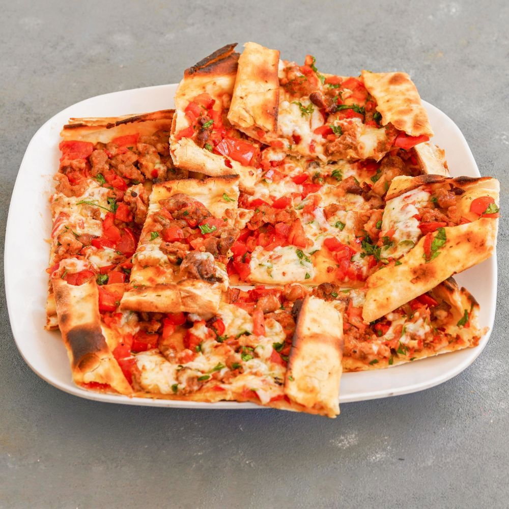 Kuşbaşılı Kaşarlı Yumurtalı Pide