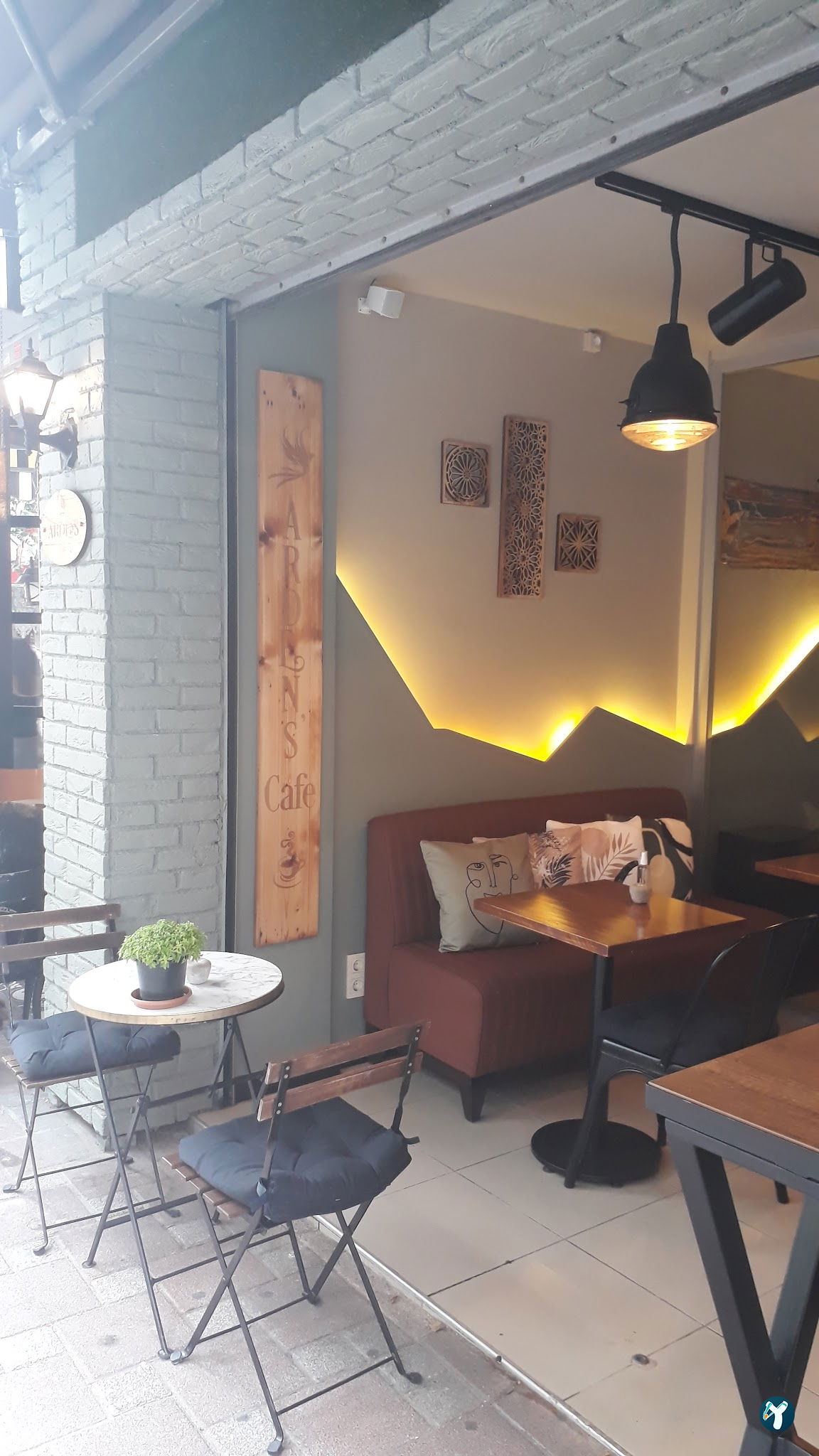 Arden'S Cafe