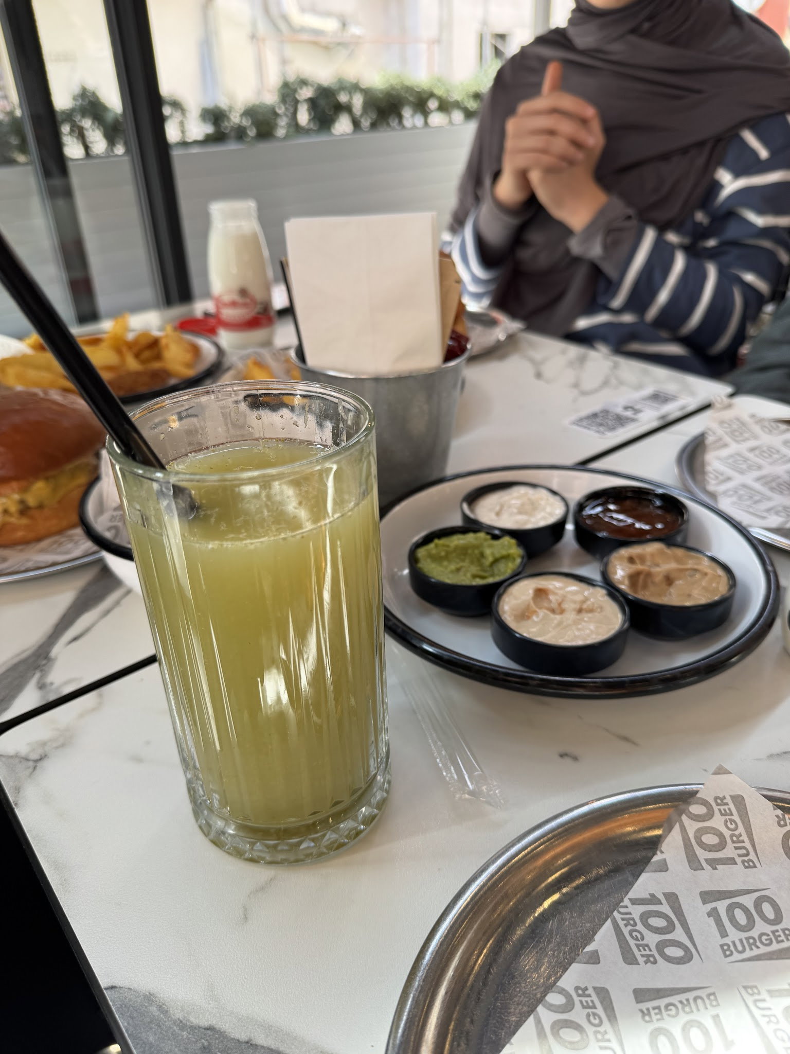 100 Burger-Emek