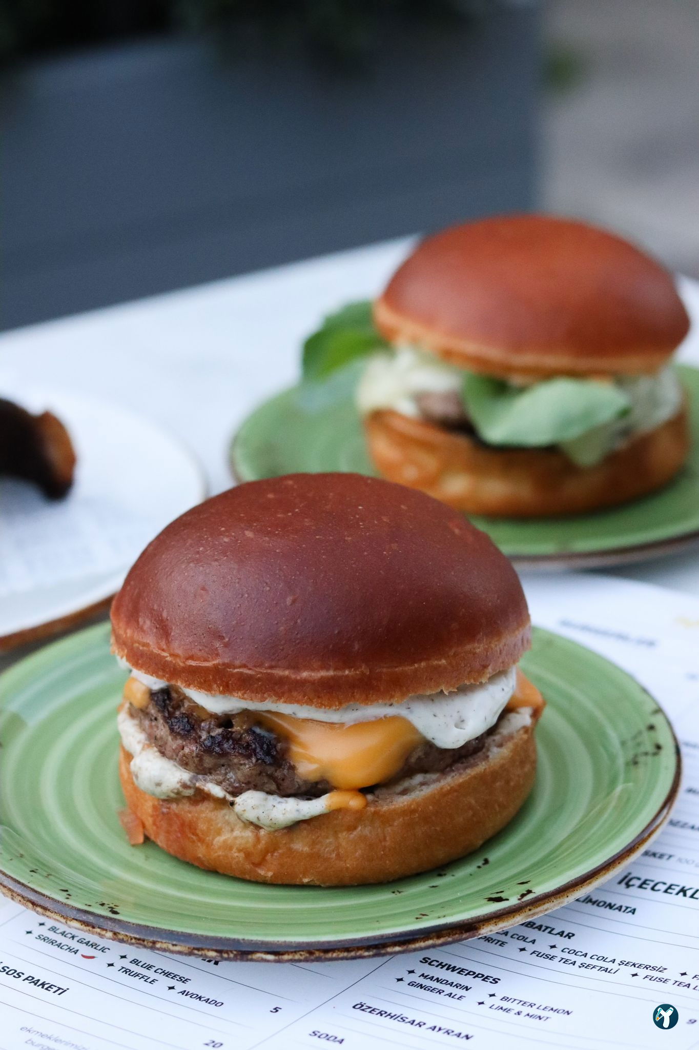 100 Burger-Emek