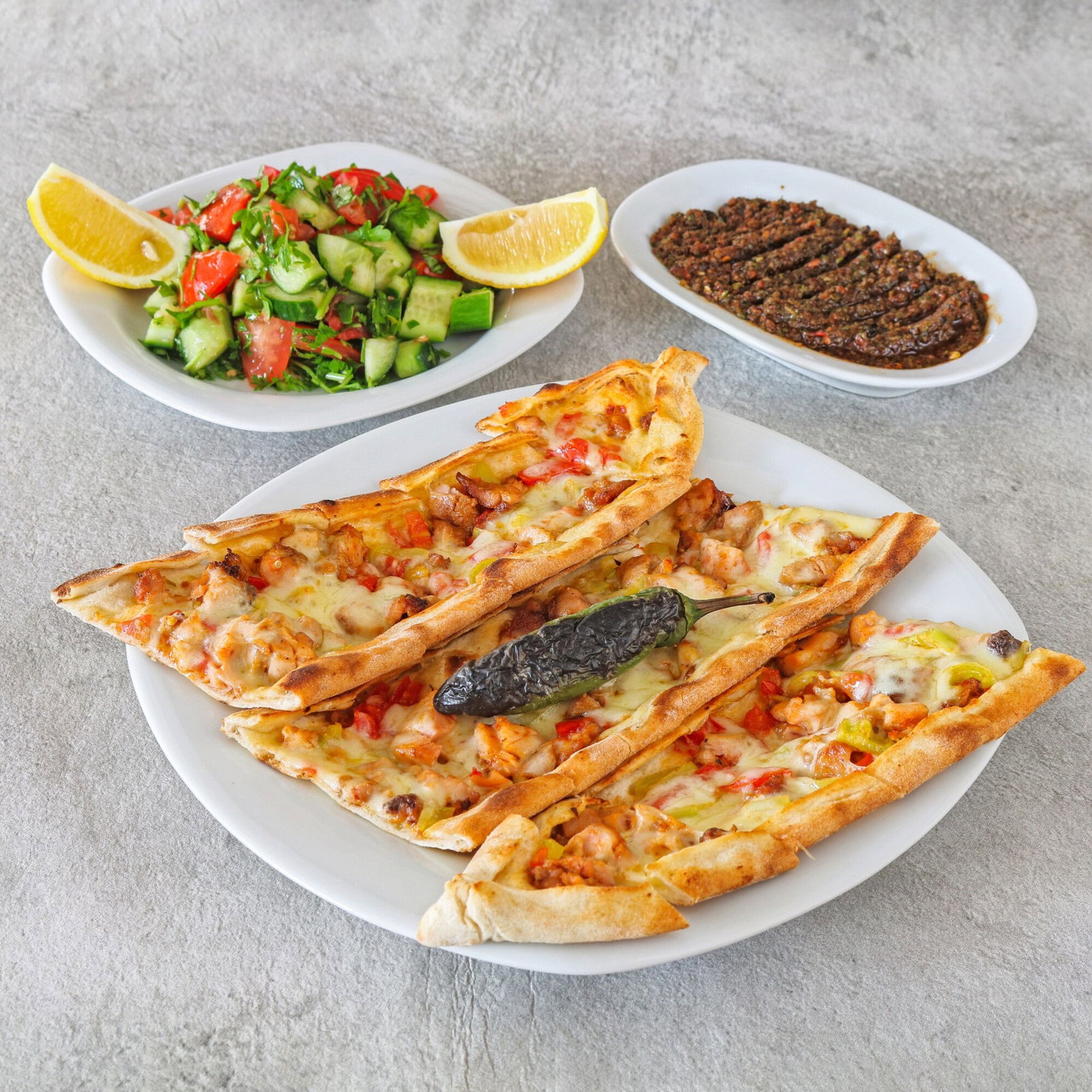 Tavuklu Kaşarlı Pide