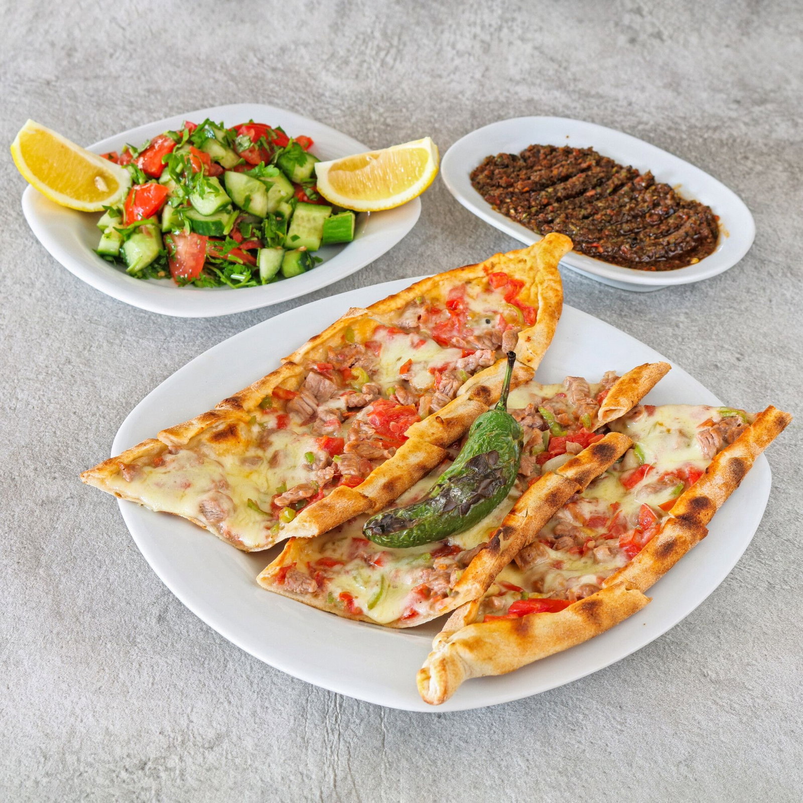 Kuşbaşılı Kaşarlı Pide
