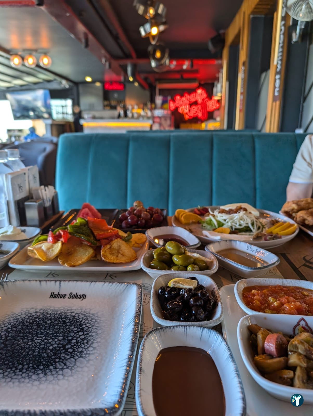 Kahve Sokağı Kuşadası | Nargile | Kahvaltı And More!
